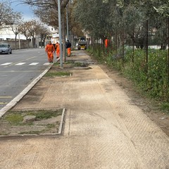 Rifacimento in corso dei marciapiedi in via Mandriglia