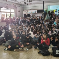 Una panchina per la lotta contro bullismo e cyberbullismo