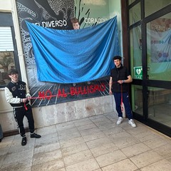 Una panchina per la lotta contro bullismo e cyberbullismo