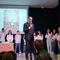 Gli studenti di Trinitapoli portano in scena la legalità: emozione e impegno civile a scuola