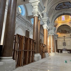 Volontari impegnati nelle pulizie alla Chiesa Madre di Trinitapoli prossima all’apertura