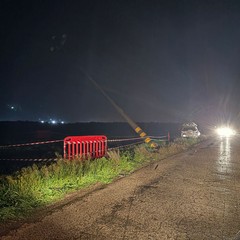 Auto contro palo elettrico