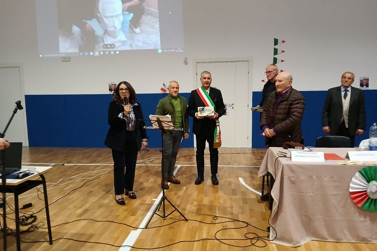 Intitolazione della Scuola dell’Infanzia di Pratola Peligna allo scultore di Trinitapoli Antonio Di Pillo