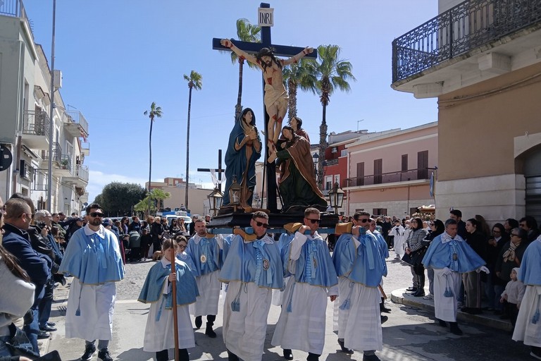 La comunità di Trinitapoli celebra il Venerdì Santo con la Processione dei Misteri