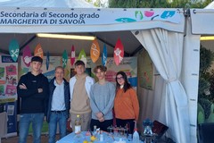 Gli studenti del "Moro" di Margherita alla Fiera del carciofo di San Ferdinando. Foto