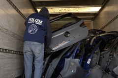 A Trinitapoli scoperto magazzino di pezzi d'auto rubate: la Polizia sequestra circa 300 componenti