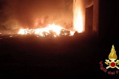 Incendio di rifiuti ed ecoballe a Trinitapoli