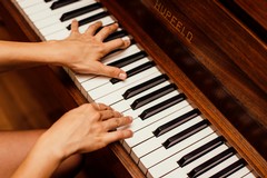 Un pianoforte per Jibril: si realizza un sogno a Trinitapoli