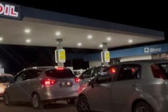 «Psicosi carburante», cresce la preoccupazione anche a Trinitapoli: lunghe code ai distributori