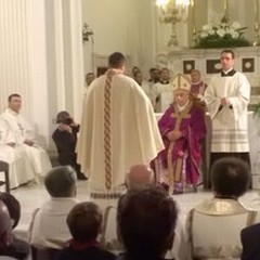 L'addio a monsignor Pichierri, lutto cittadino a Trinitapoli