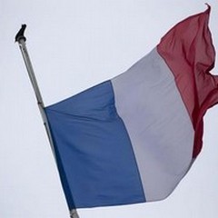 Attentato Parigi, bandiere a mezz'asta al Comune di Trinitapoli