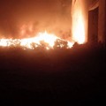 Incendio di rifiuti ed ecoballe a Trinitapoli