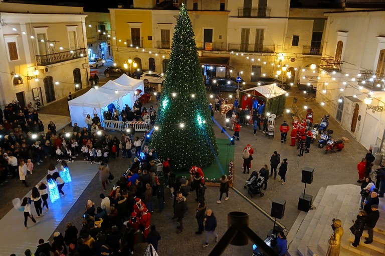 Si accende il Natale a Trinitapoli