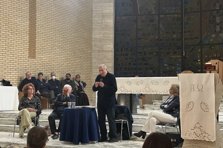 “Lo sdegno e il coraggio: i due figli della speranza”: ieri a Trinitapoli l’incontro con Don Luigi Ciotti