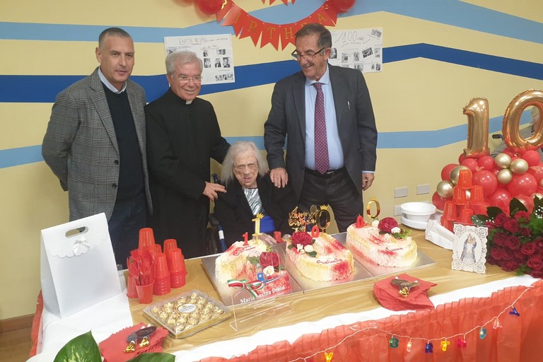 Nonna Savinella festeggia 100 anni