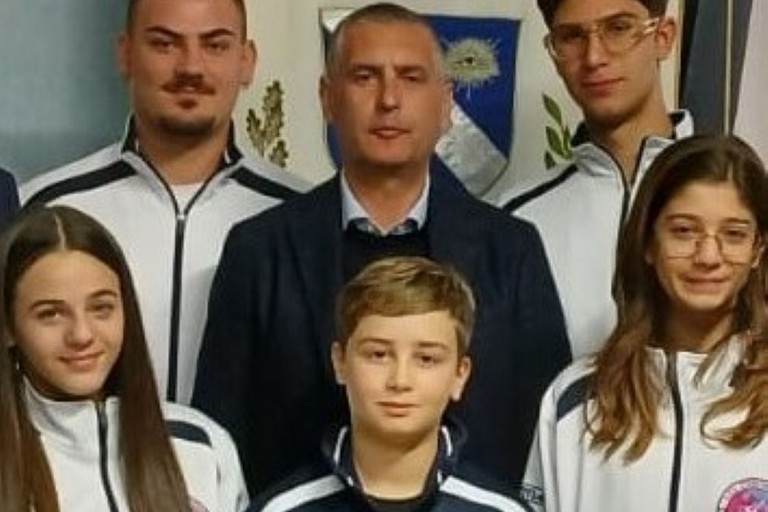 Il Sindaco Francesco di Feo incontra gli atleti trinitapolesi dell'ASD Coreanteam