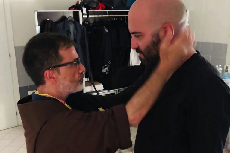 Anche Giuliano Sangiorgi dei Negramaro piange la scomparsa di Padre Francesco Milillo. <span>Foto Pagina Ig Giuliano Sangiorgi</span>