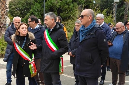 L'amministrazione di Trinitapoli allla marcia di Bisceglie