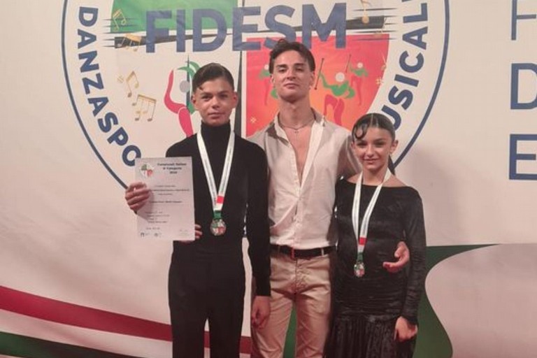 Campionati nazionali danza sportiva, due ragazzi di Trinitapoli sono vicecampioni