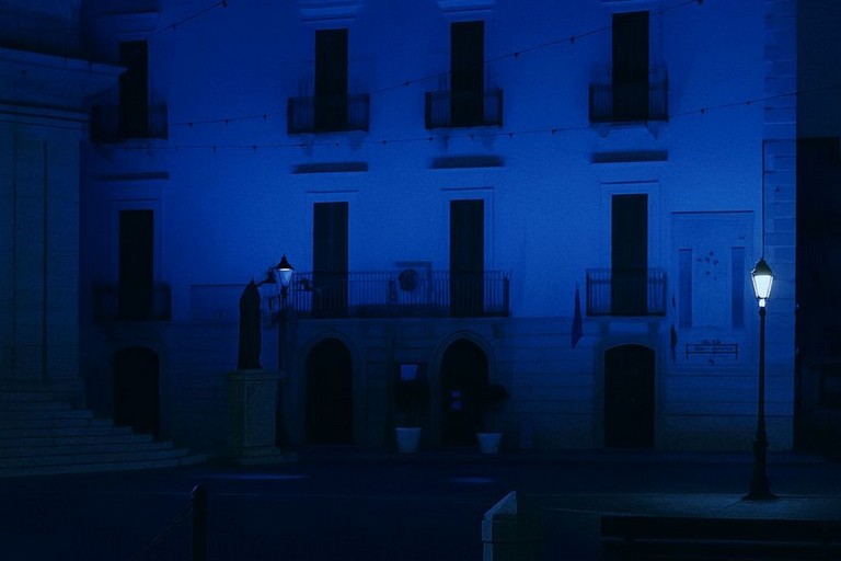 Il comune si illumina di blu