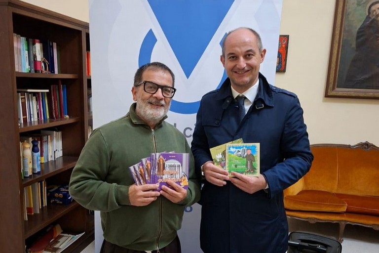 Consegna di libri per bambini alla Parrocchia Immacolata di Trinitapoli