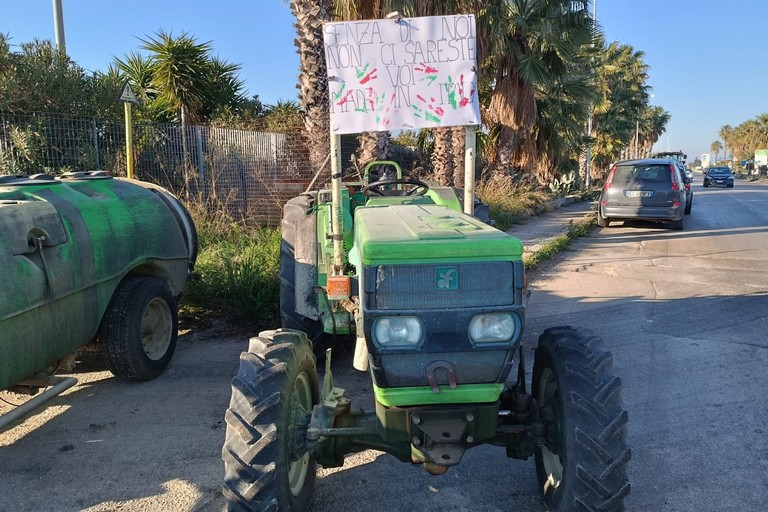 La protesta degli agricoltori giunge a Trinitapoli. <span>Foto Fotografoamico</span>