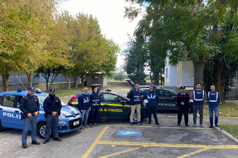 polizia, guardia di finanza e carabinieri